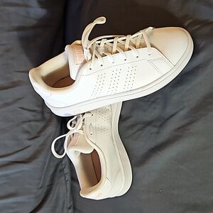 Adidas Advantage Sneakers